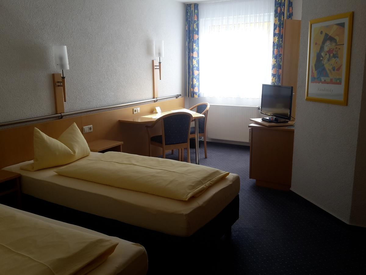 Althengstett Motel Am Highway מראה חיצוני תמונה