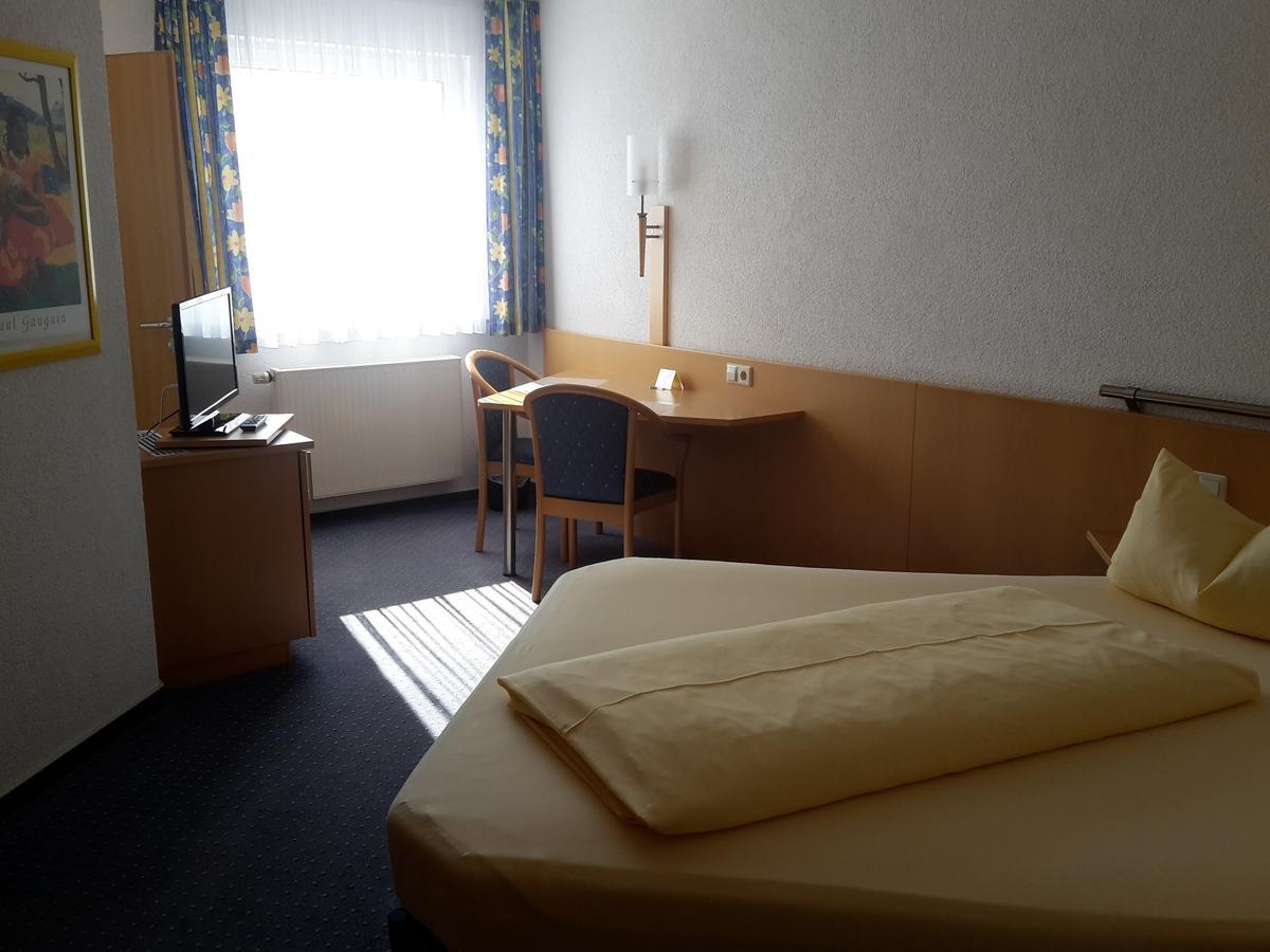 Althengstett Motel Am Highway מראה חיצוני תמונה